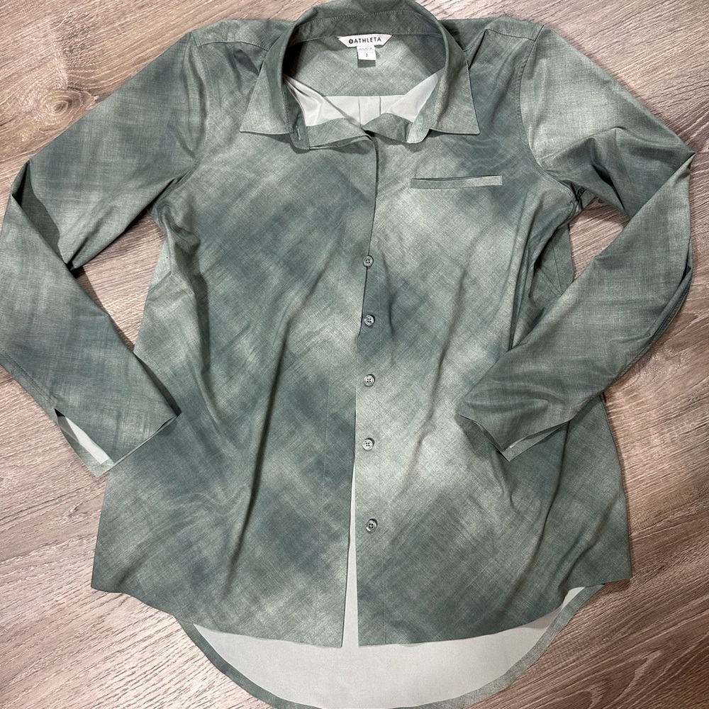 Athleta urbanite button up top women’s small